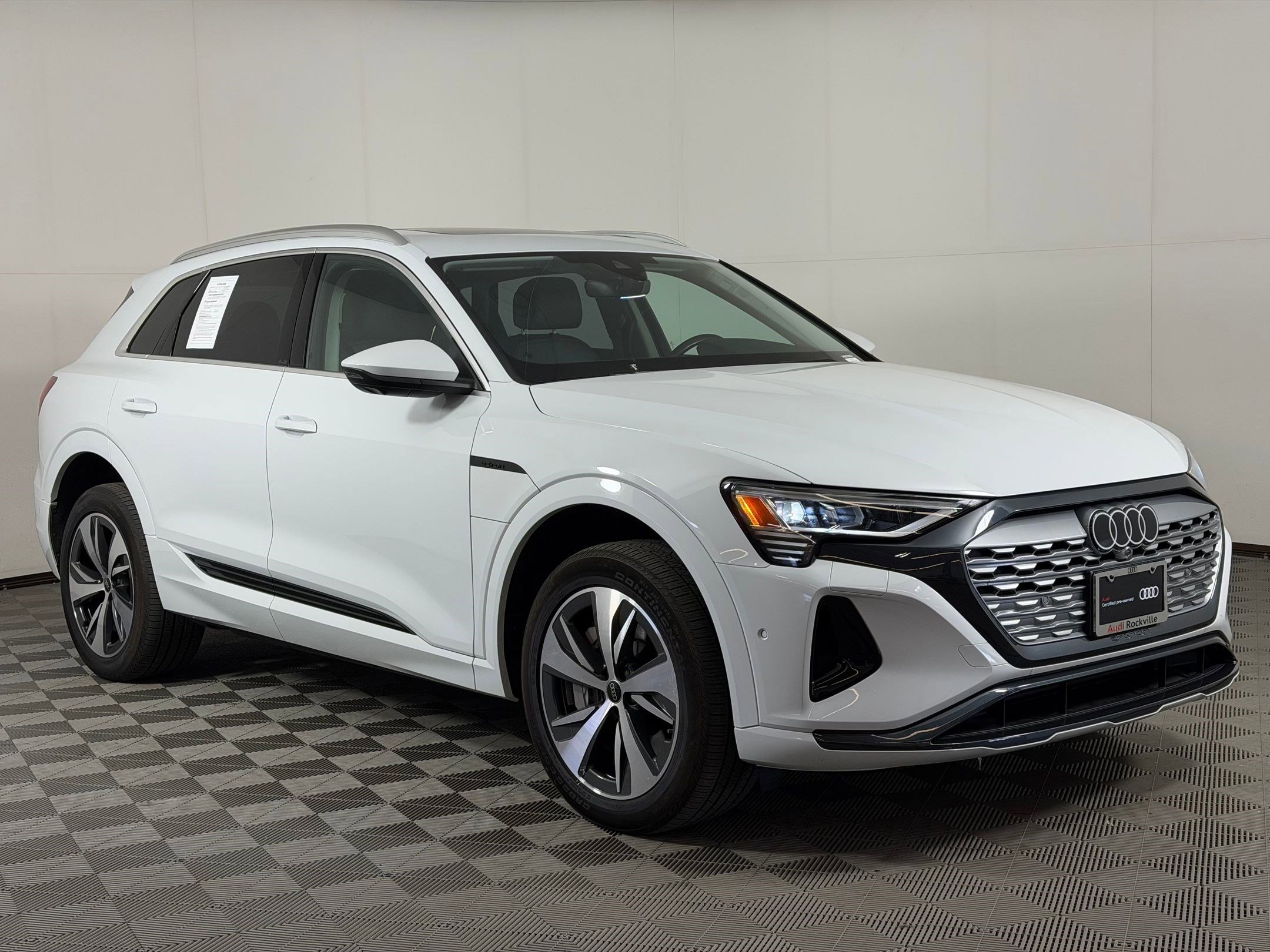 Used 2024 Audi Q8 e-tron Premium Plus AWD/4WD image 7
