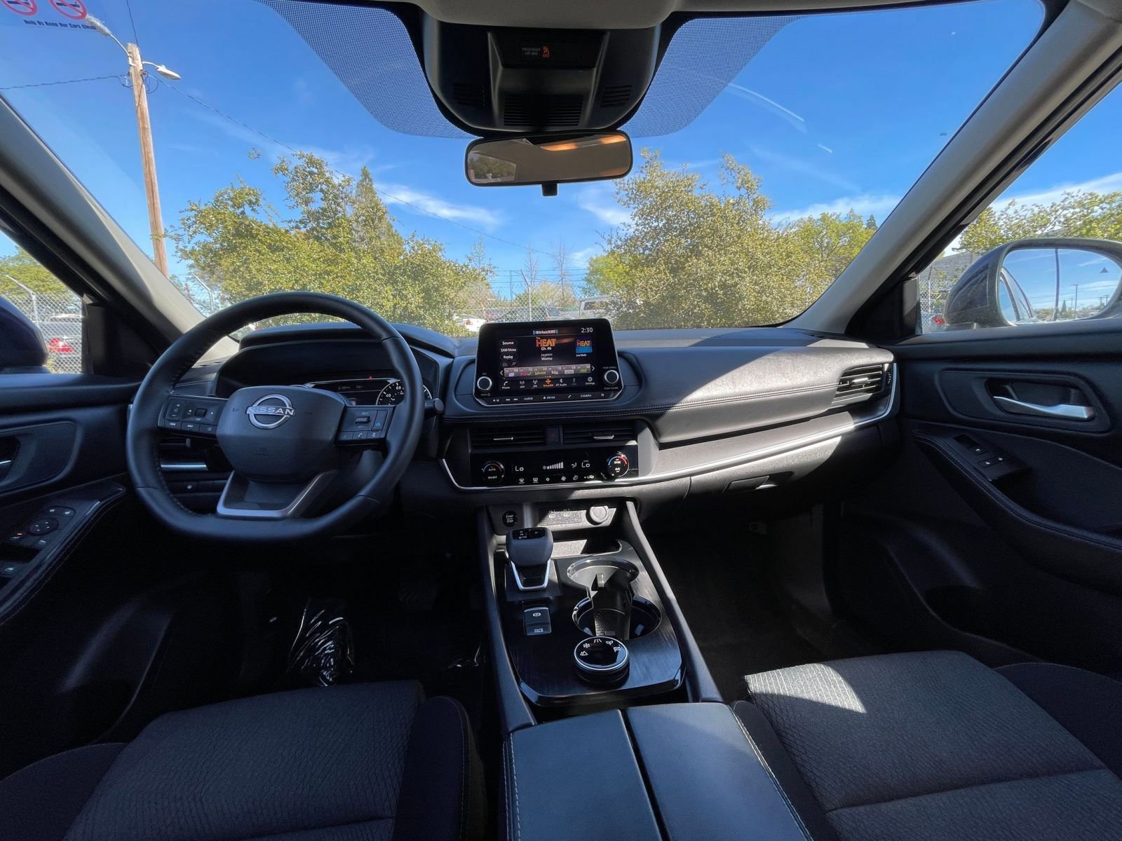 Used 2025 Nissan Rogue SV image 35