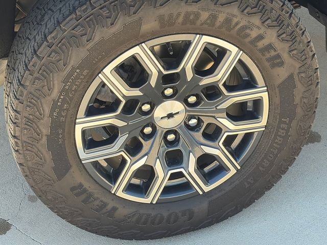 Used 2024 Chevrolet Colorado Z71 w/ Advanced Trailering Package image 11