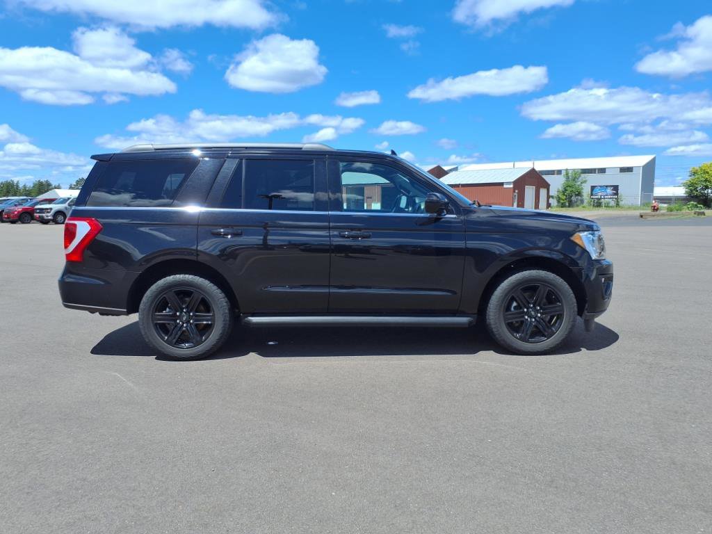 Used 2021 Ford Expedition XLT w/ Black Accent Package AWD/4WD image 7