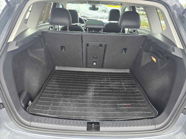 Used 2023 Volkswagen Taos SE w/ Panoramic Sunroof Package AWD/4WD image 17