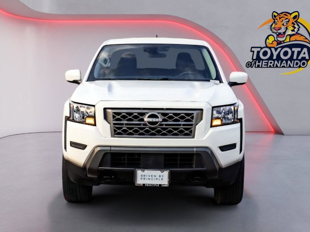 Used 2023 Nissan Frontier SV image 2