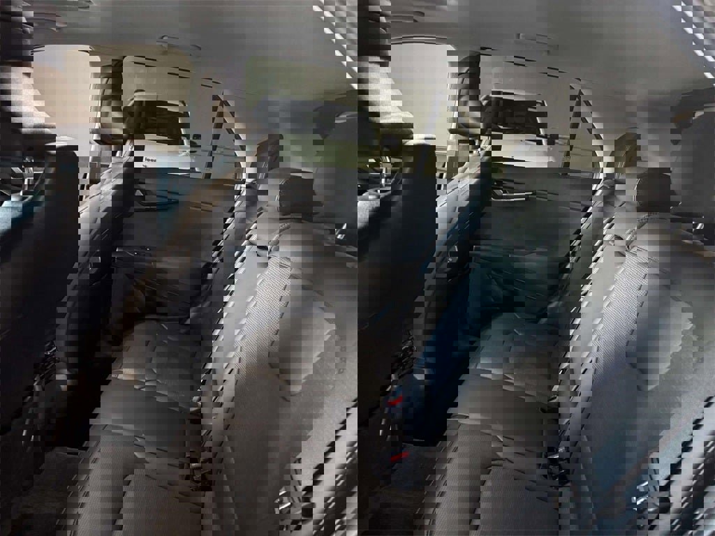 Used 2025 Kia Niro SX Touring image 12