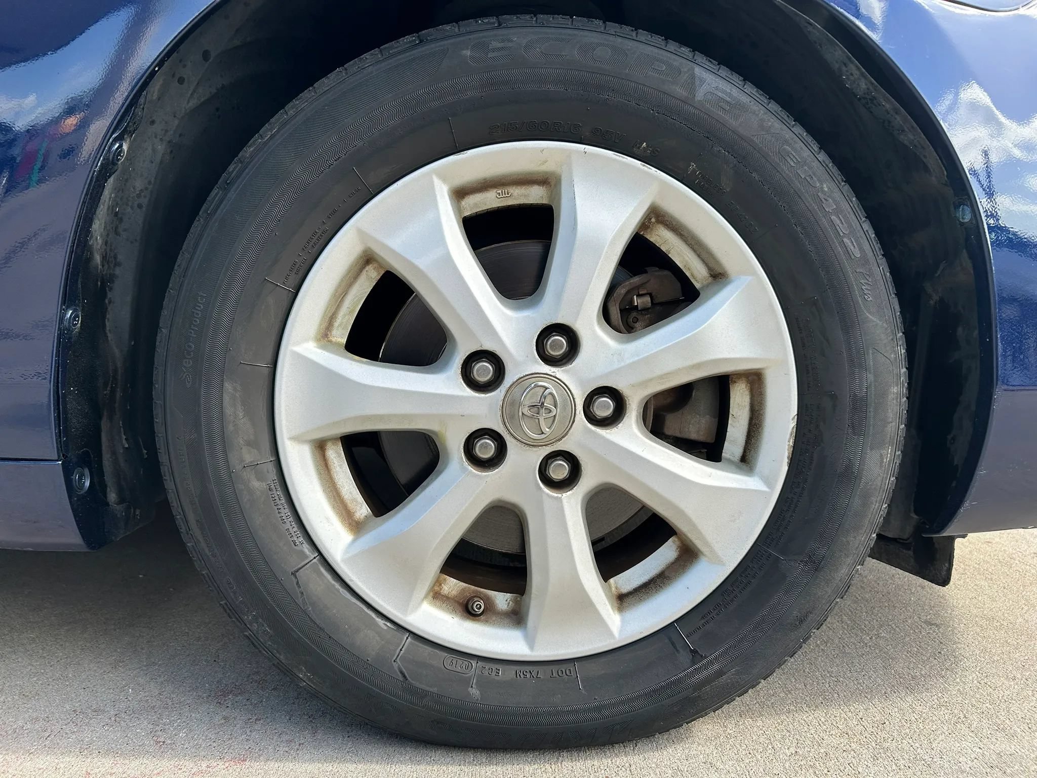 Used 2010 Toyota Camry LE FWD image 28