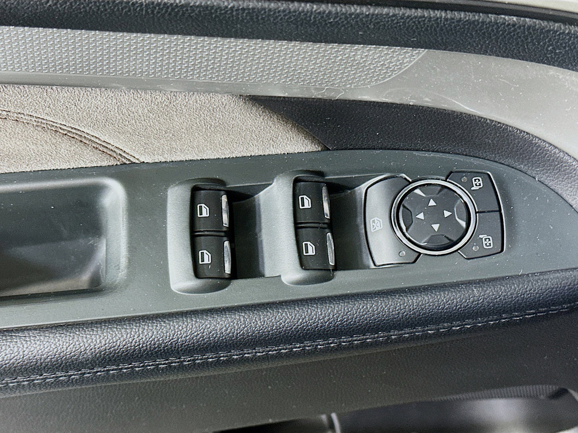Used 2017 Ford Explorer XLT w/ Equipment Group 202A FWD image 15