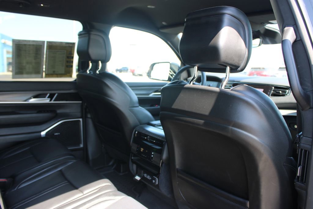 Used 2024 Jeep Wagoneer Series II w/ Flexible Seating Group image 34