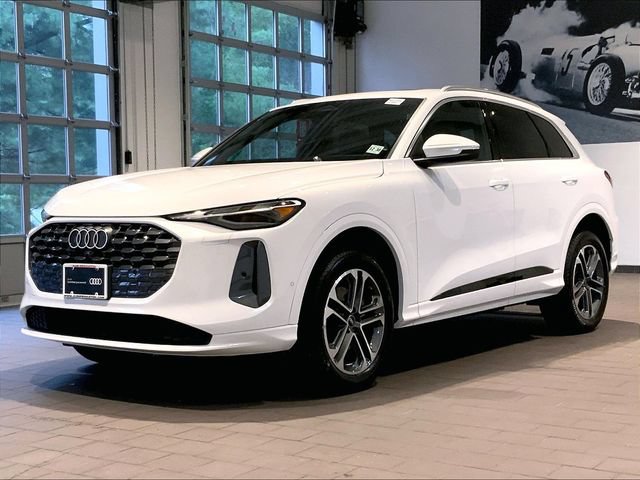 Certified 2025 Audi Q5 Premium w/ Convenience Package AWD/4WD image 2