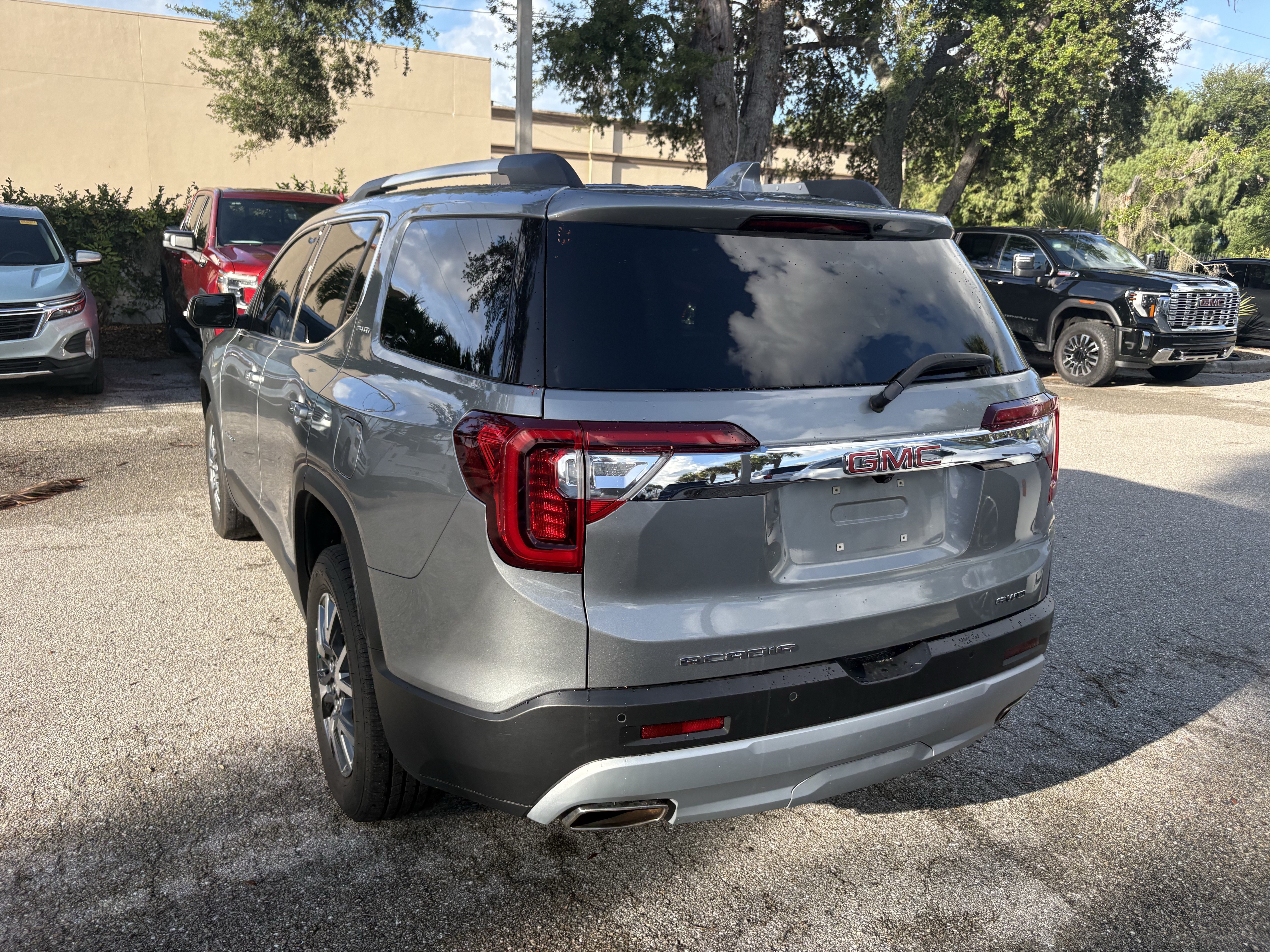Used 2023 GMC Acadia SLT AWD/4WD image 5