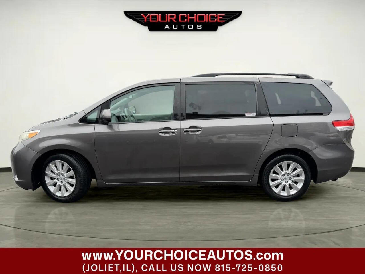 Used 2014 Toyota Sienna XLE w/ XLE Premium Package image 2
