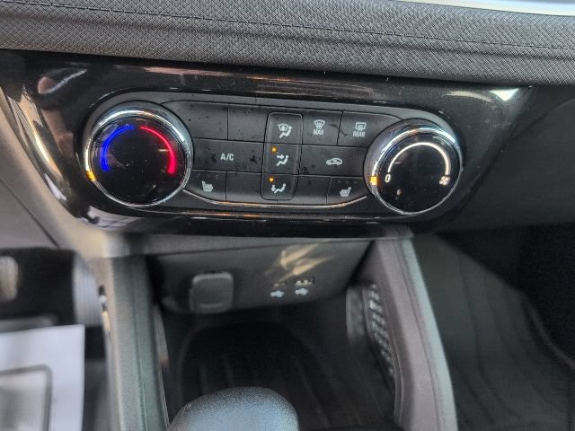 Used 2025 Chevrolet TrailBlazer LT w/ LT Cold Weather Package FWD image 27