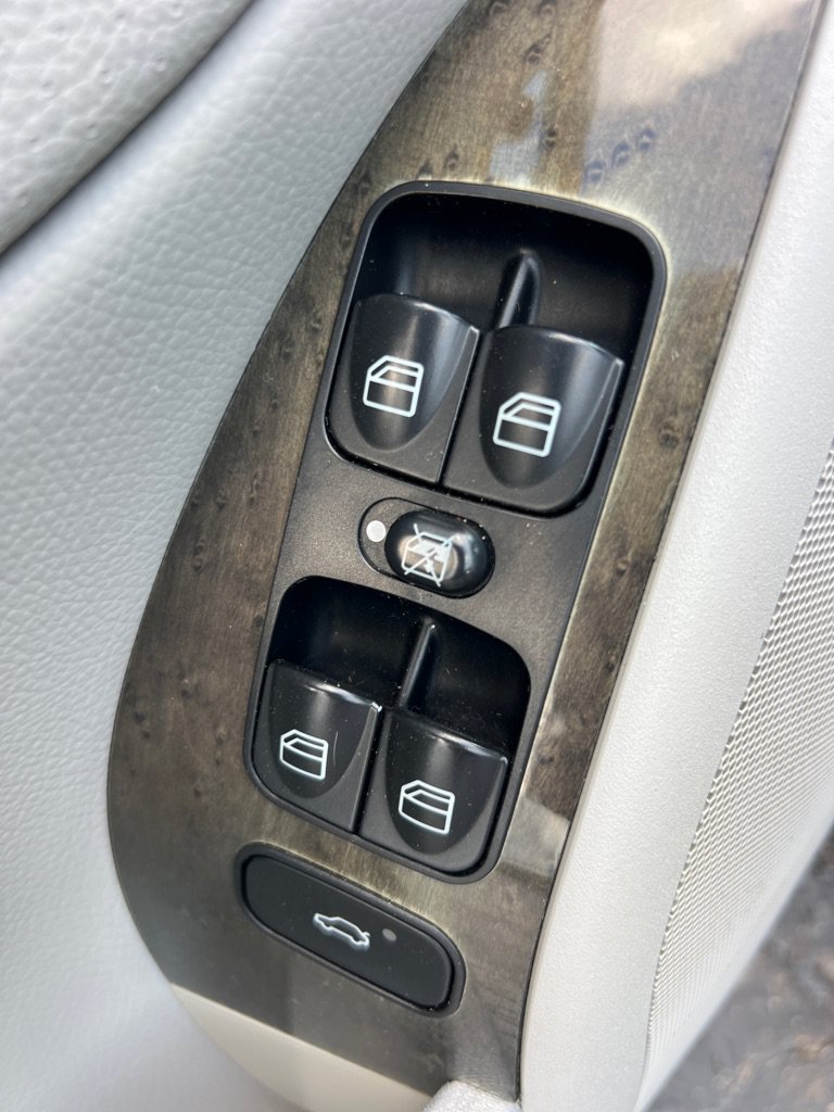 Used 2007 Mercedes-Benz C 230 Sedan image 25