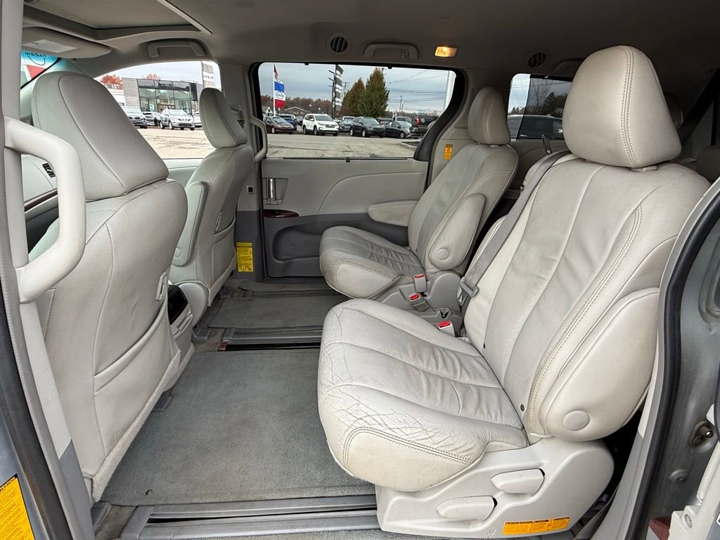 Used 2013 Toyota Sienna XLE image 14