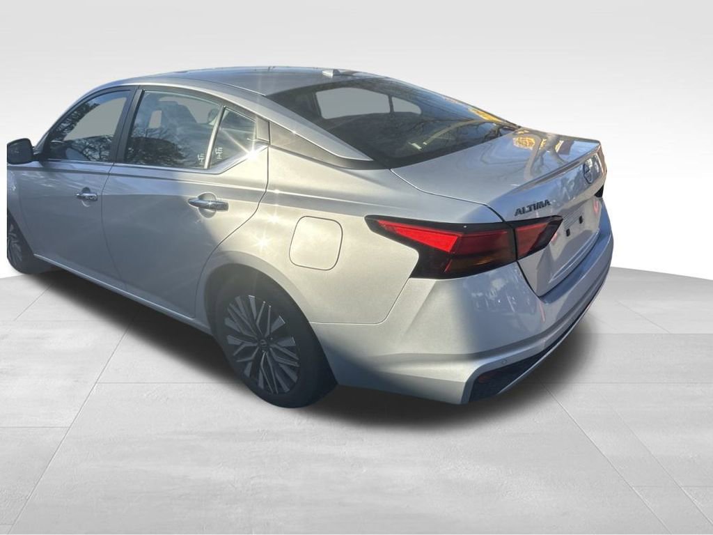 Used 2024 Nissan Altima 2.5 SV image 17