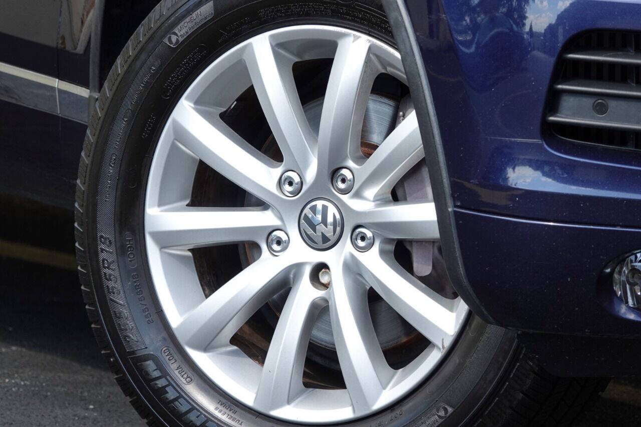 Used 2012 Volkswagen Touareg Sport AWD/4WD image 86