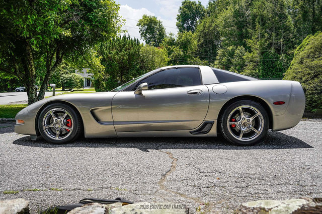 Used 2000 Chevrolet Corvette Coupe w/ Roof Pkg RWD image 3
