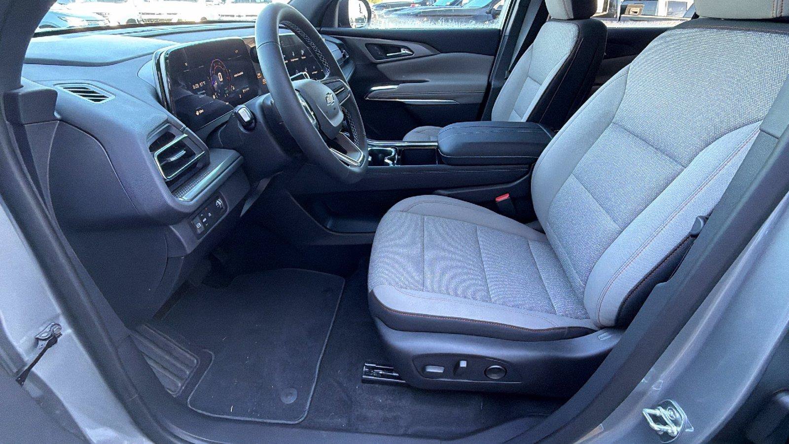 New 2027 Chevrolet Traverse LT FWD image 15
