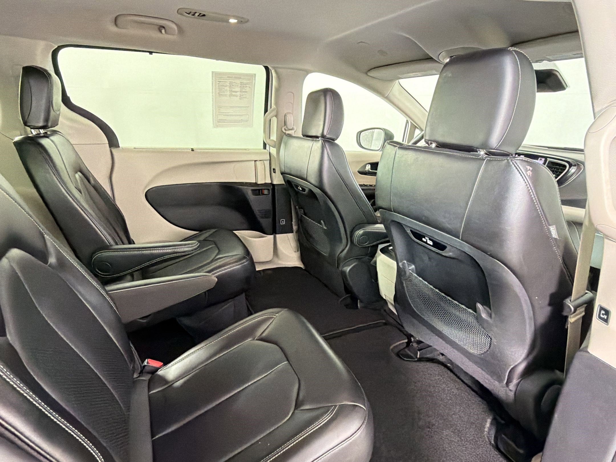 Used 2023 Chrysler Pacifica Touring-L FWD image 27