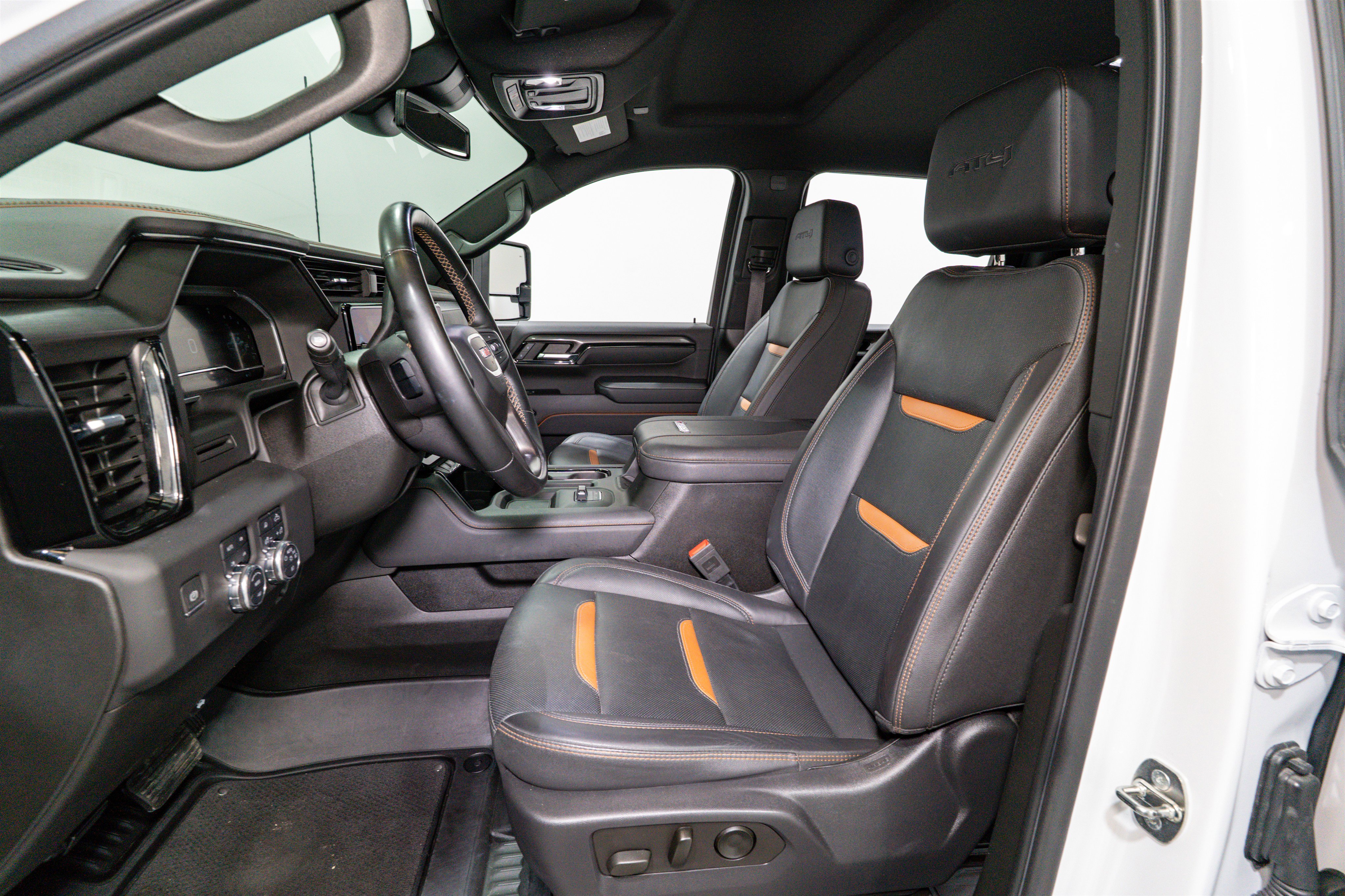 Used 2024 GMC Sierra 2500 AT4 image 21