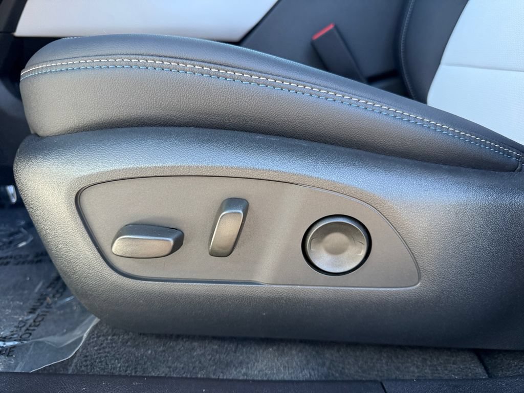 New 2026 Chevrolet Equinox EV LT AWD/4WD image 10