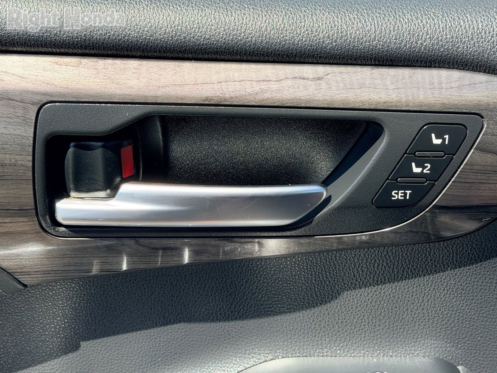 Used 2020 Toyota Highlander Platinum FWD image 19