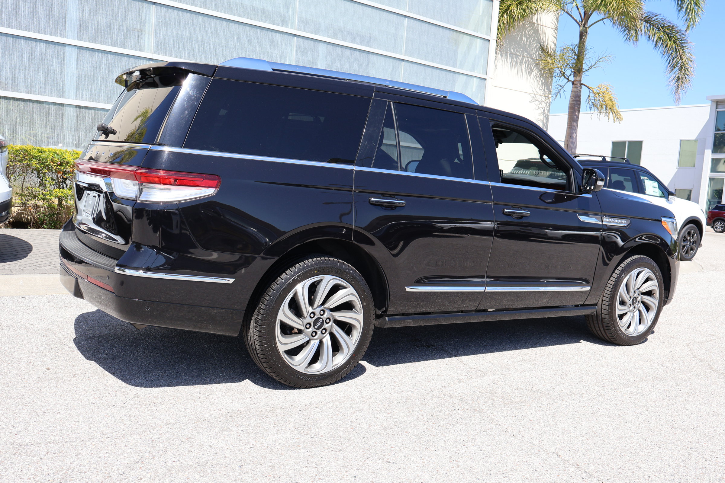 Used 2022 Lincoln Navigator Reserve RWD image 9