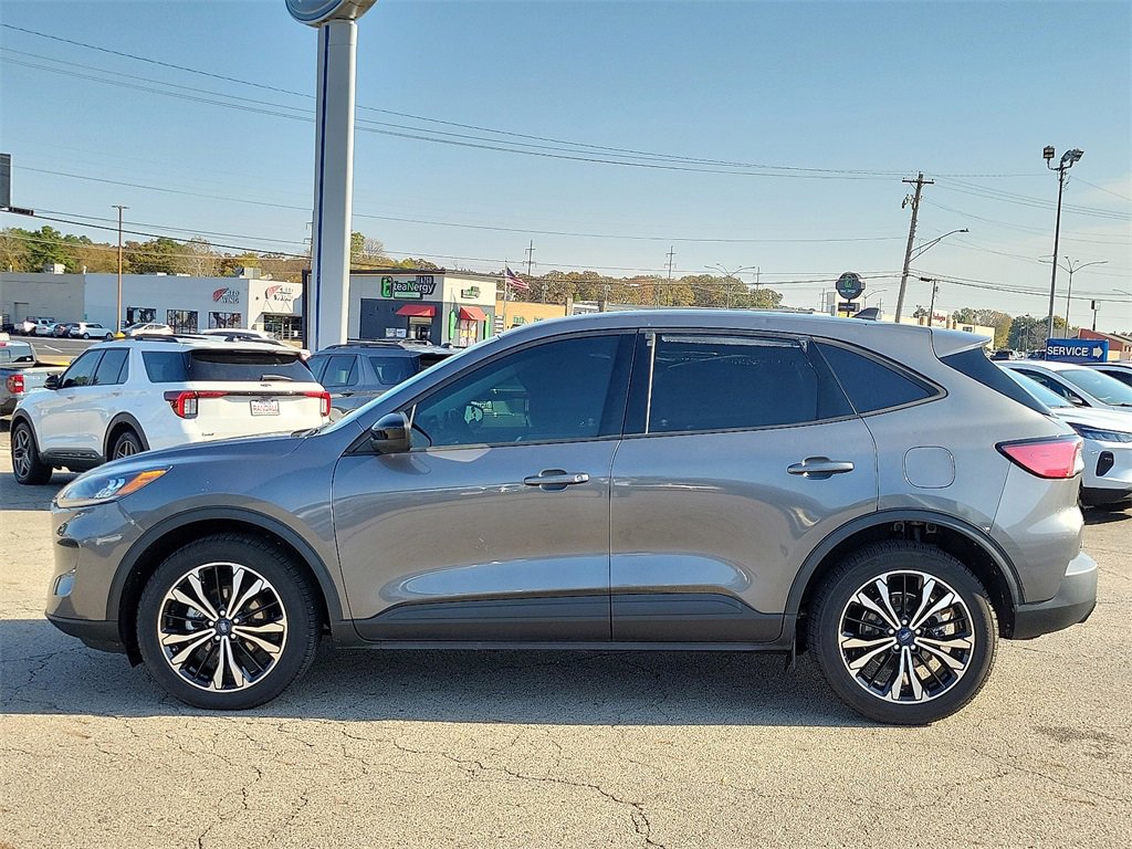 Used 2021 Ford Escape SE w/ SE Sport Appearance Package image 3