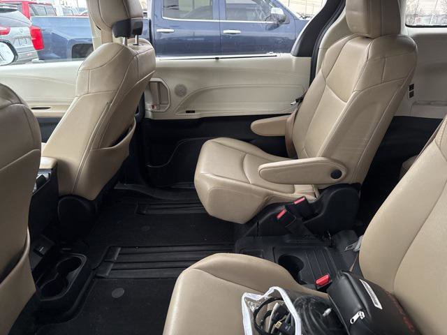 Certified 2023 Toyota Sienna XLE image 5