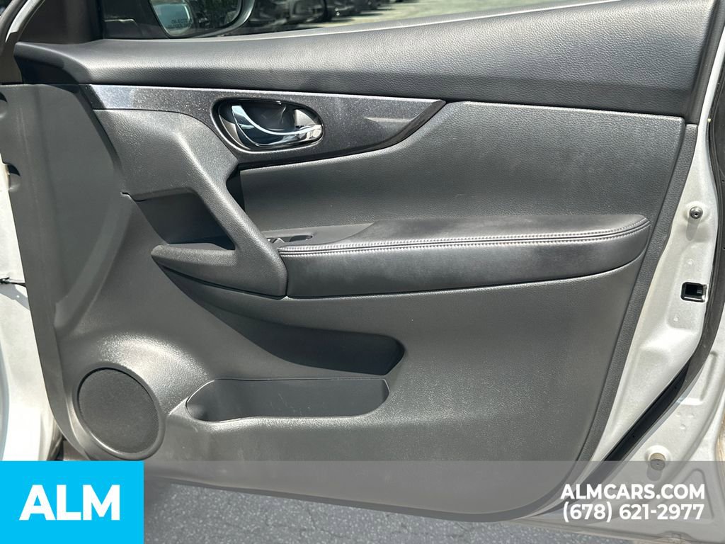 Used 2017 Nissan Rogue S AWD/4WD image 17