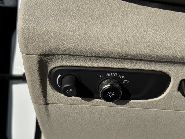 Used 2022 Buick Envision Essence w/ Technology Package I FWD image 18