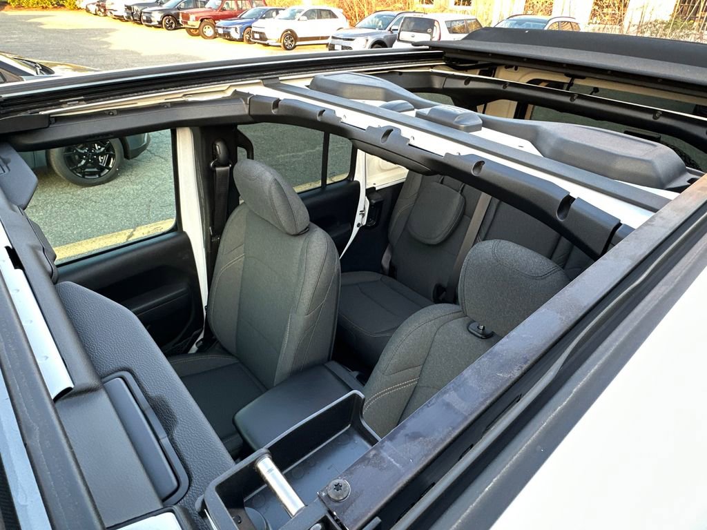Used 2024 Jeep Wrangler Unlimited image 33