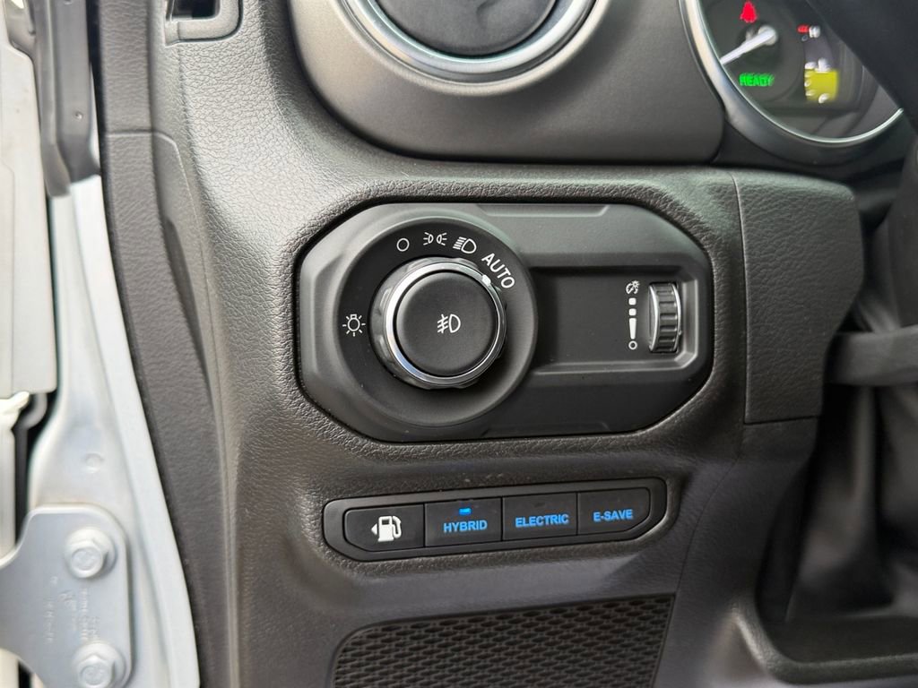 Used 2023 Jeep Wrangler Unlimited Rubicon 4xe w/ Cold Weather Group AWD/4WD image 31