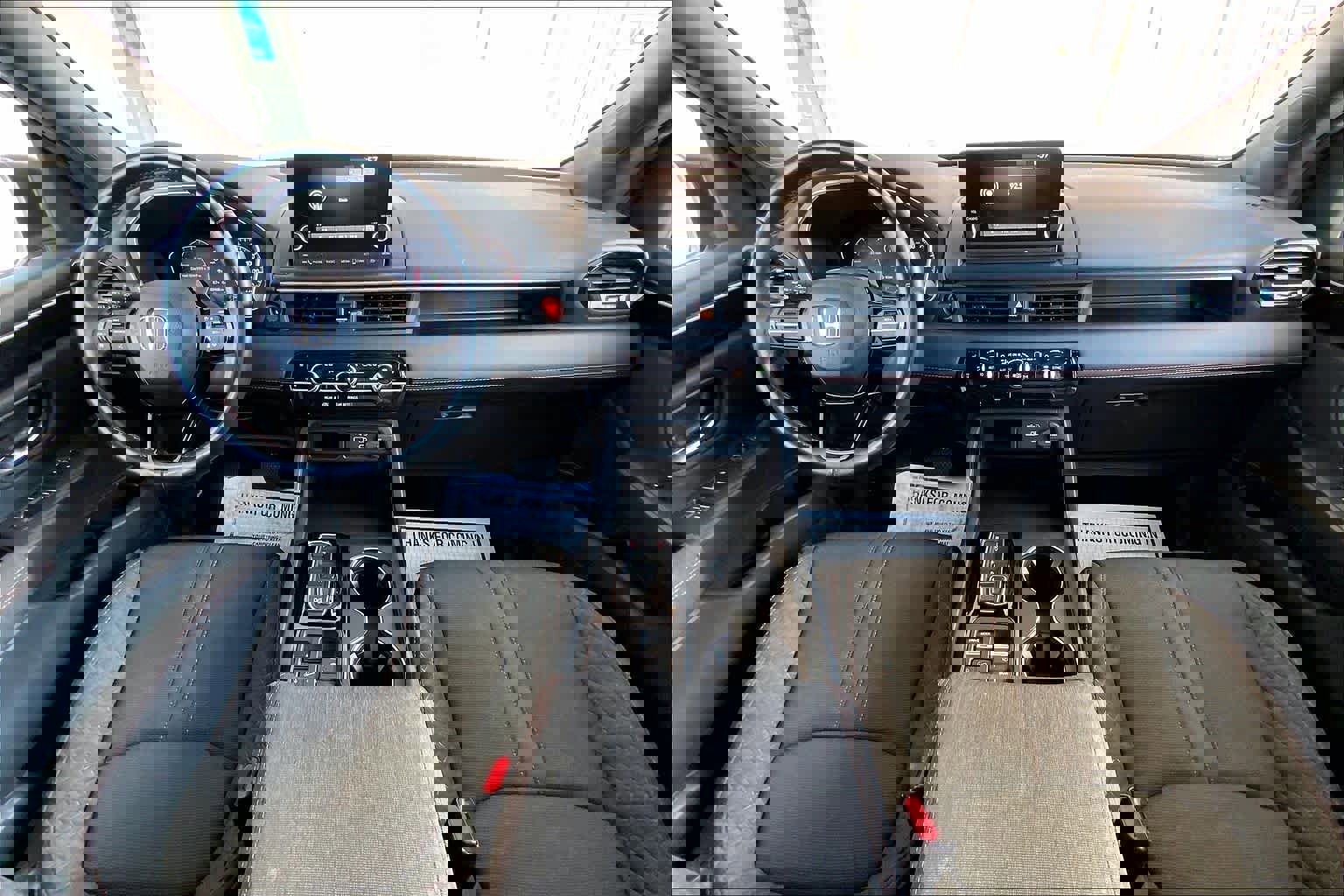 Used 2025 Honda Pilot Sport image 16