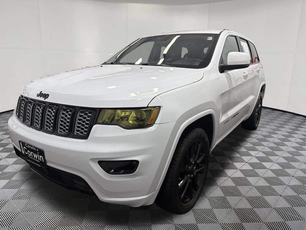 Used 2018 Jeep Grand Cherokee Altitude AWD/4WD image 3