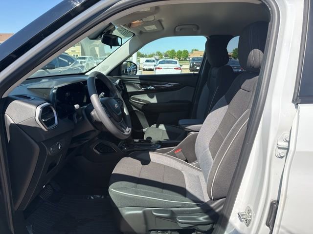 Used 2025 Chevrolet TrailBlazer LS w/ LS Convenience Package FWD image 12