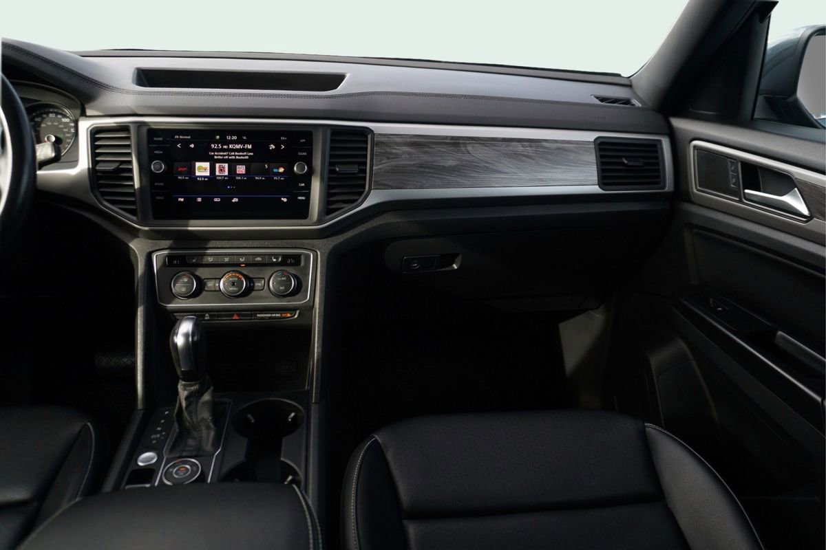 Used 2020 Volkswagen Atlas Cross Sport SE w/ Towing Package image 24