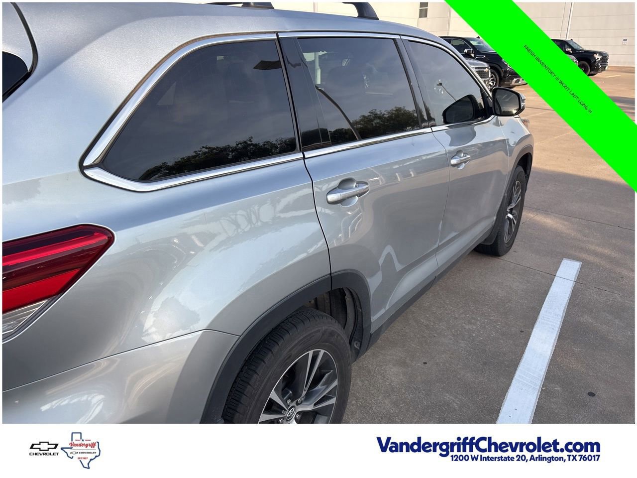 Used 2019 Toyota Highlander LE FWD image 4