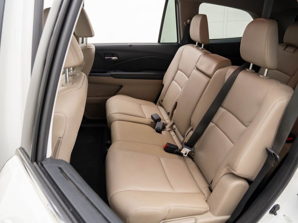 Used 2016 Honda Pilot Touring image 17