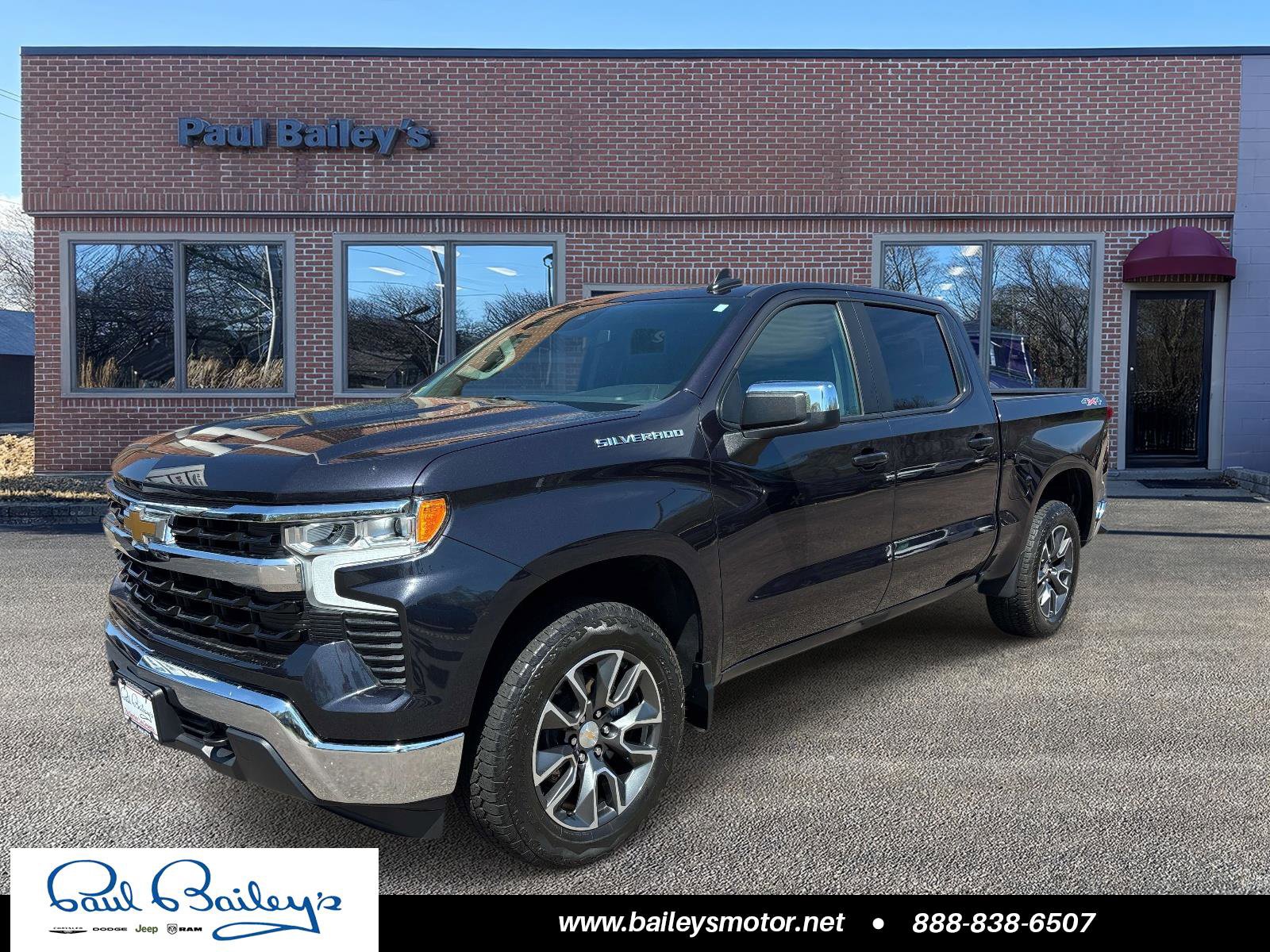 Used 2024 Chevrolet Silverado 1500 LT image 1