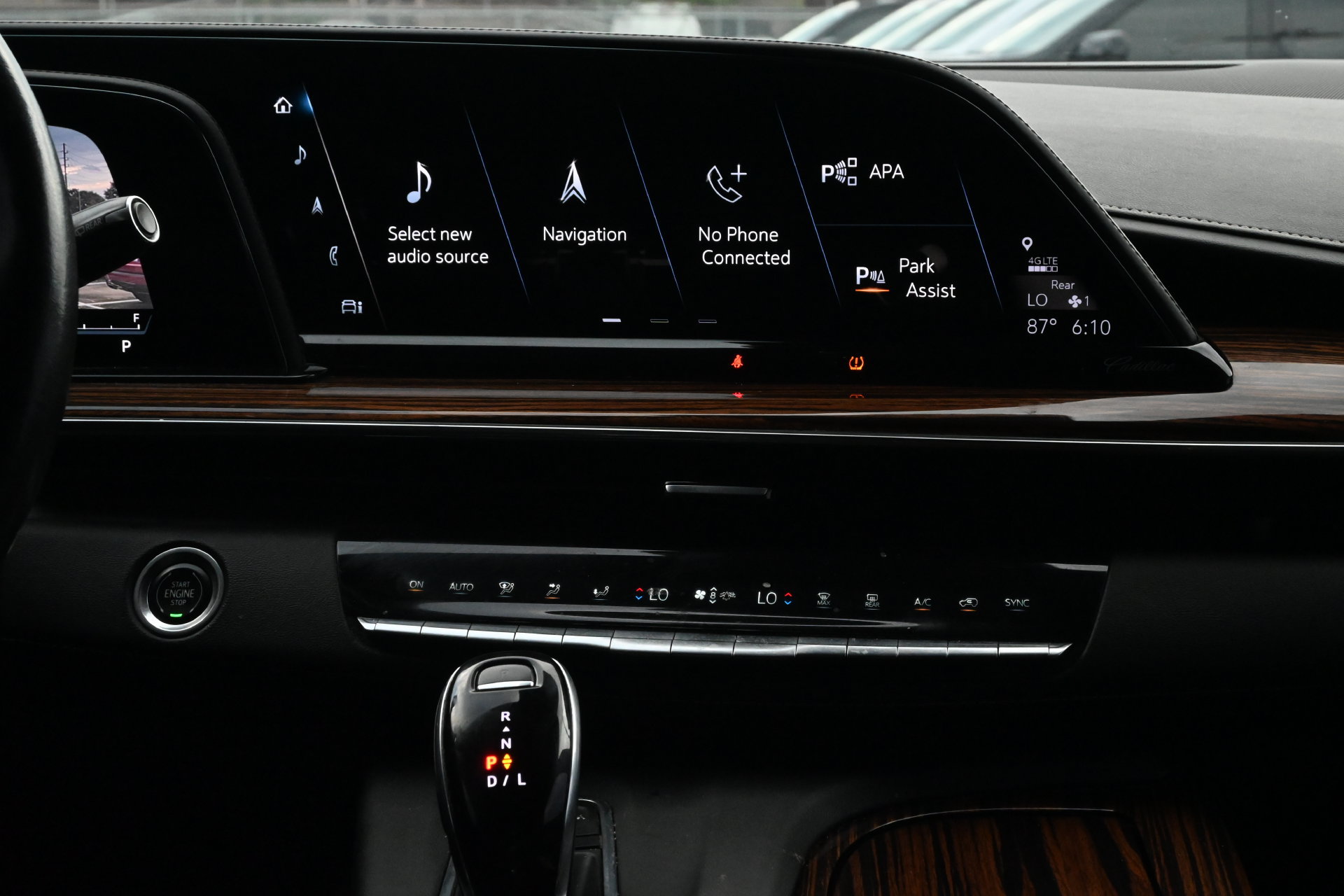 Used 2021 Cadillac Escalade ESV Premium Luxury w/ Performance Package RWD image 13
