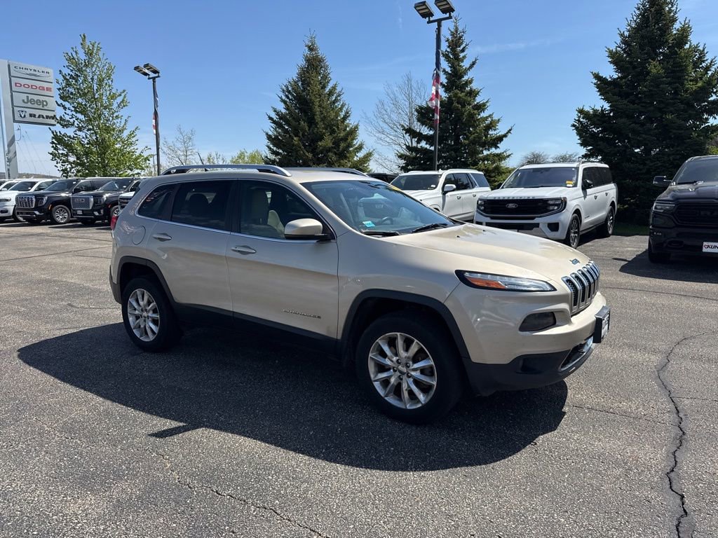 Used 2015 Jeep Cherokee Limited w/ Luxury Group AWD/4WD image 3