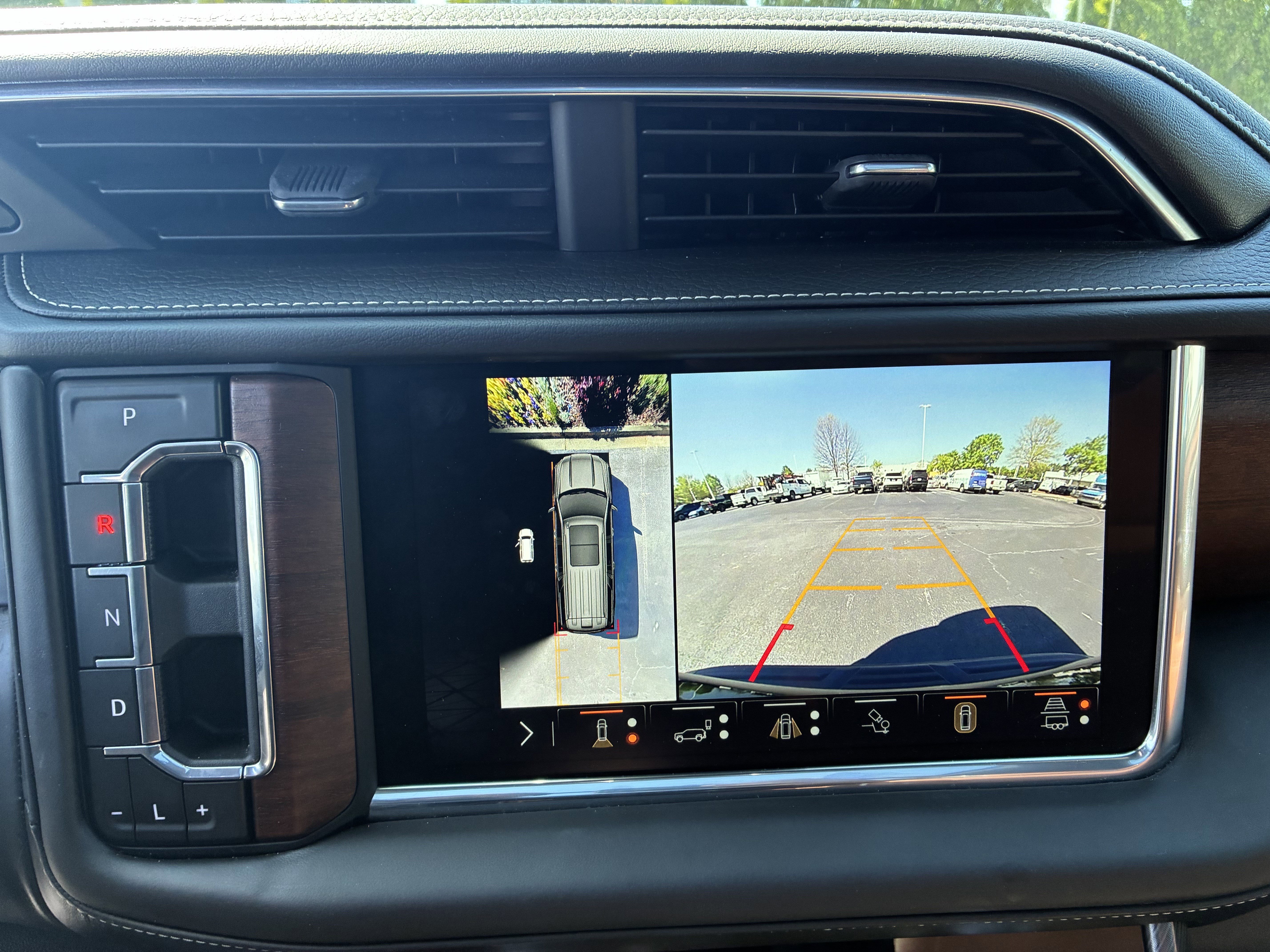 Used 2023 GMC Yukon XL Denali Ultimate image 36