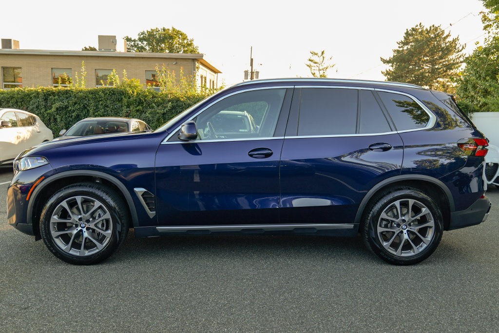 Used 2024 BMW X5 xDrive40i w/ Premium Package AWD/4WD image 4