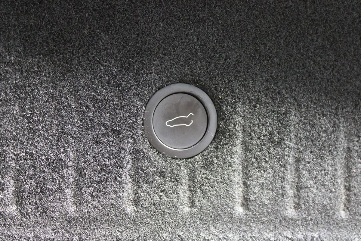 Used 2022 Tesla Model S AWD/4WD image 38