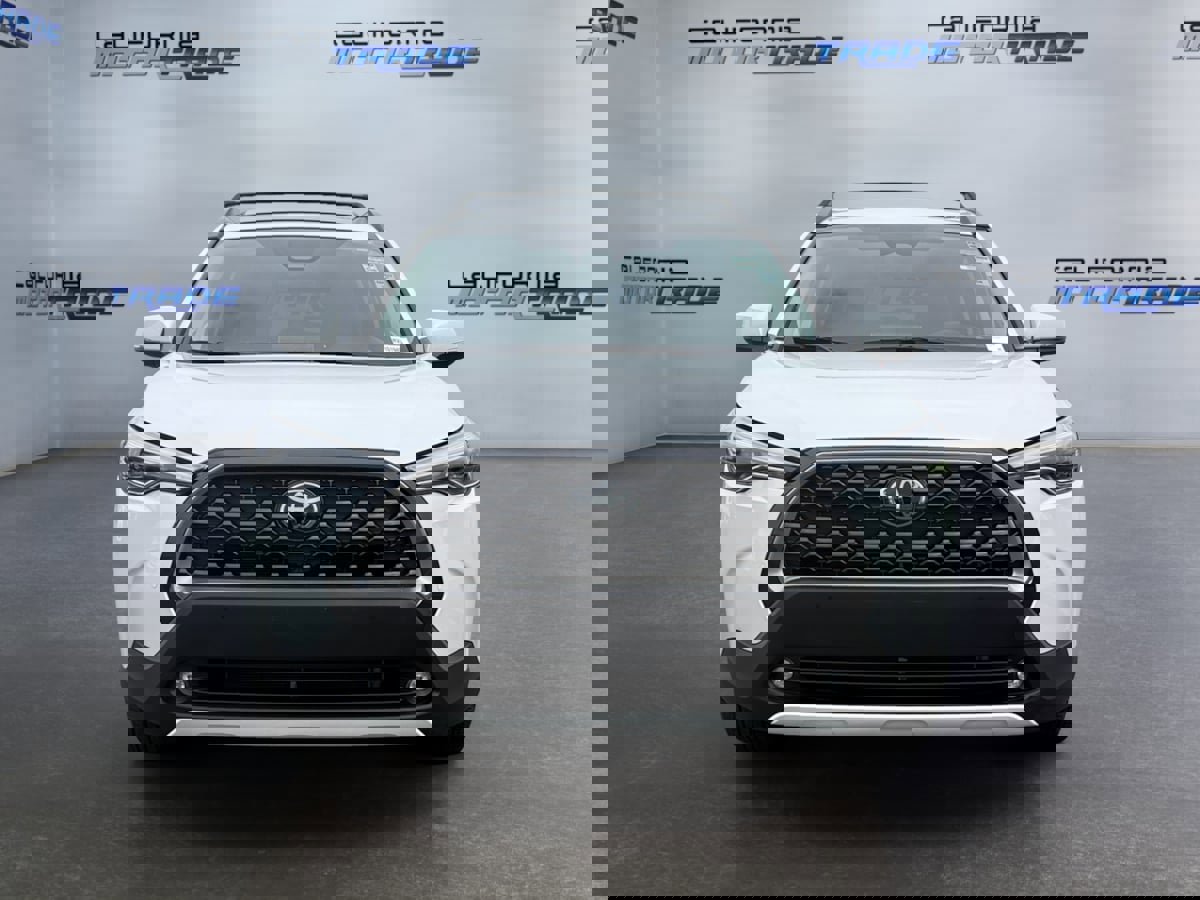 Used 2024 Toyota Corolla Cross XLE image 2