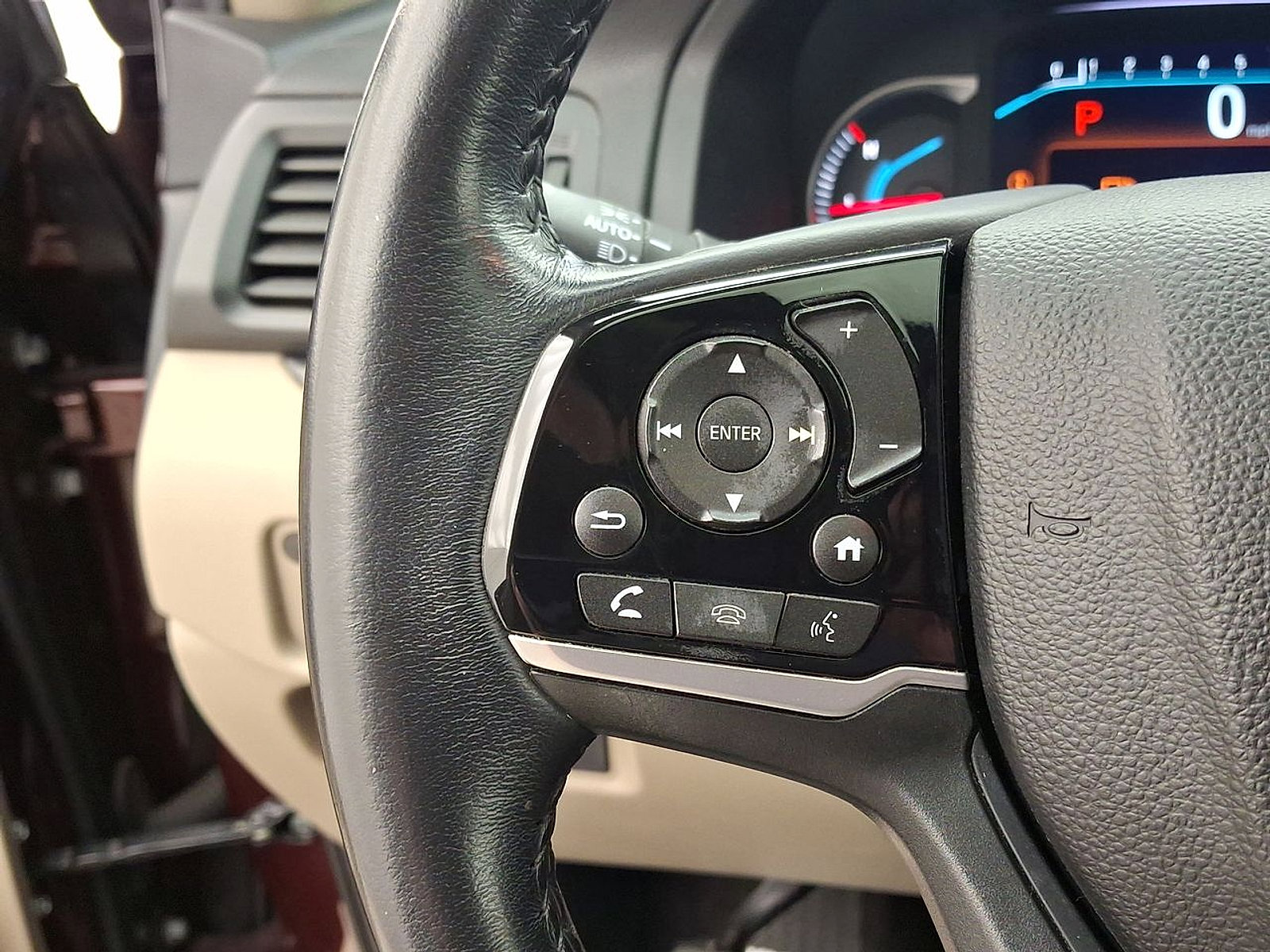 Used 2019 Honda Pilot Touring image 17