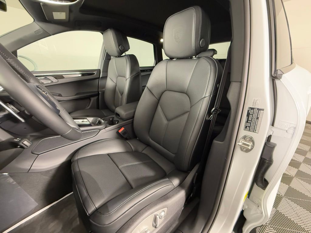 New 2026 Porsche Macan image 5