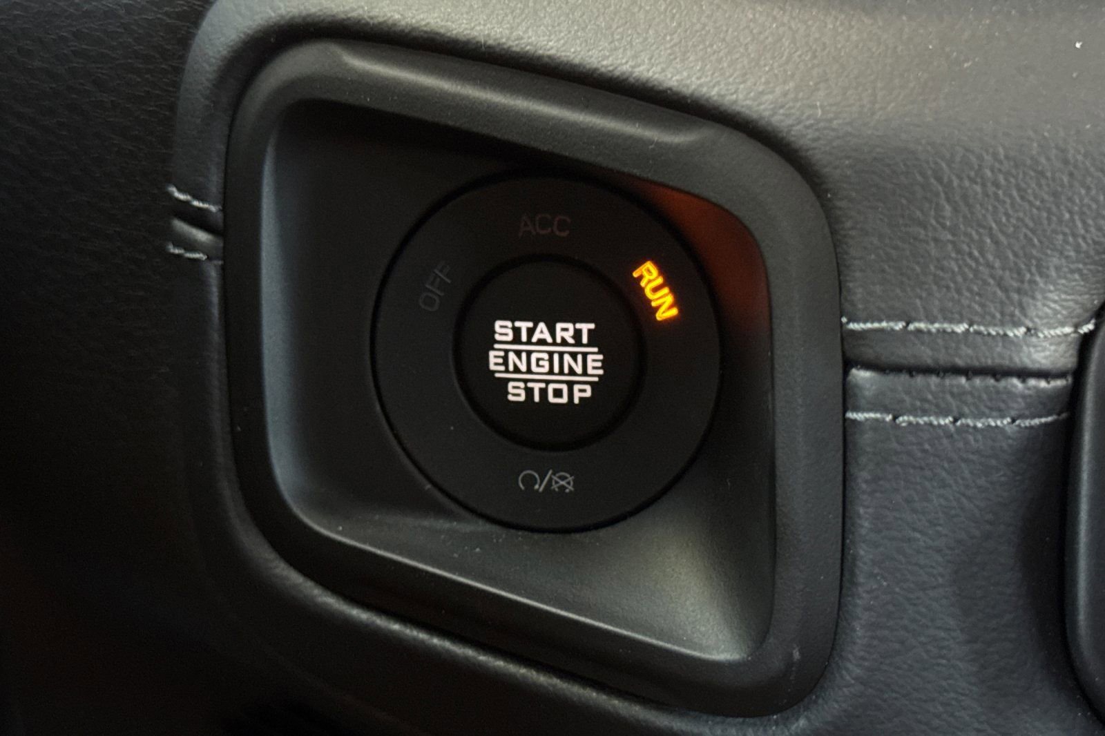 Used 2025 Jeep Wrangler Unlimited Sahara AWD/4WD image 23