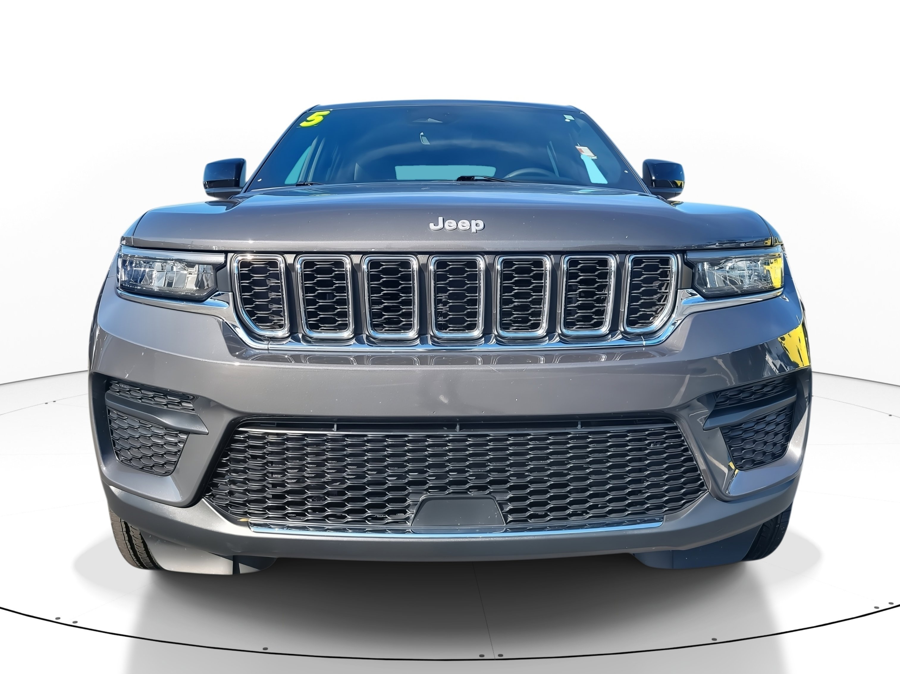 Used 2025 Jeep Grand Cherokee Laredo w/ MOPAR Finishing Package image 2