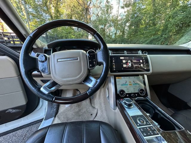 Used 2016 Land Rover Range Rover HSE image 11