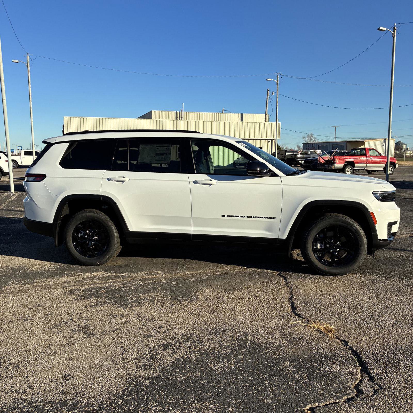 New 2025 Jeep Grand Cherokee L Altitude image 15
